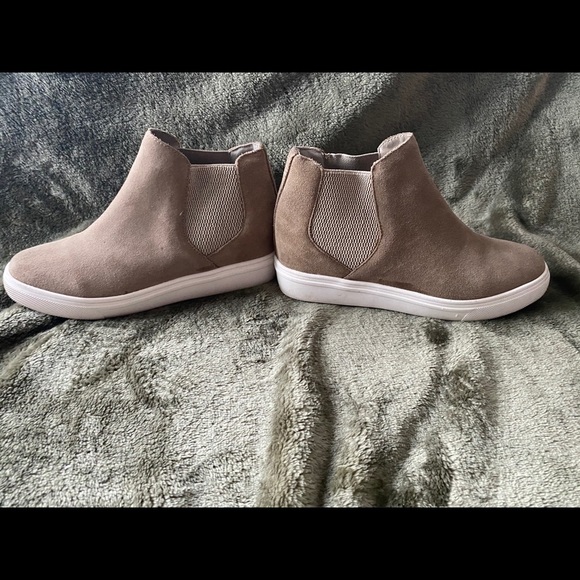 Steve Madden wedge sneakers - Picture 3 of 5